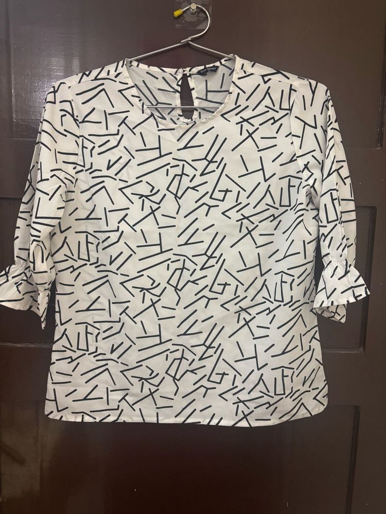 Style Quotient - White &amp; Black Abstract Print