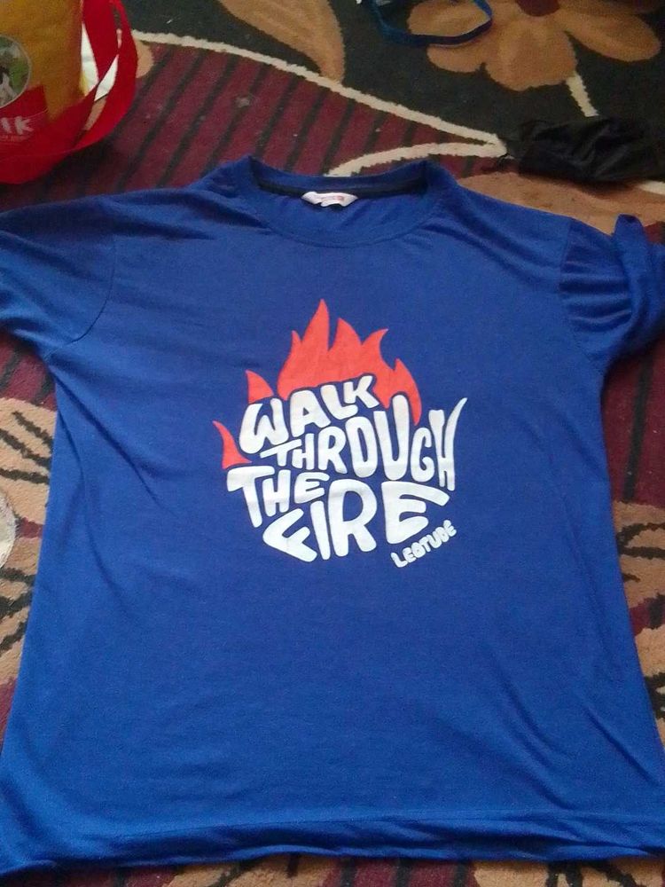 2 tshirt Cool Blue Graphic T-Shirt