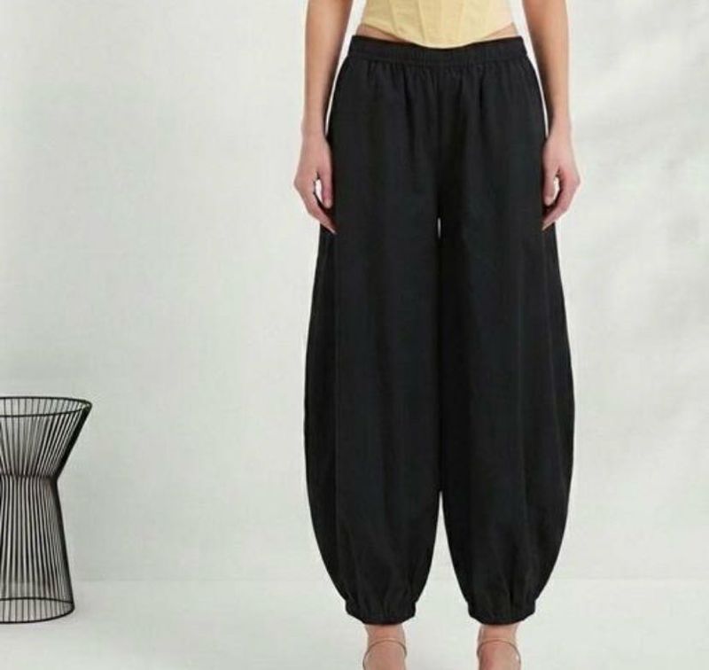 woman’s sports and casual wear trouser