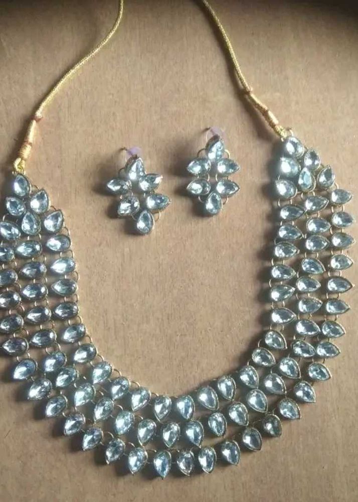 Elegant Kundan Necklace and Earring Set