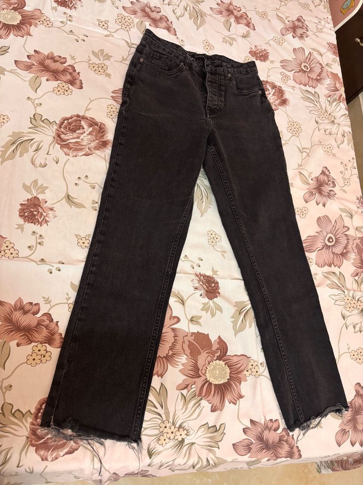 Stylish Black Wash Straight Leg Jeans