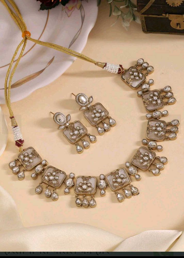 Exquisite Kundan Necklace &amp; Earrings Set