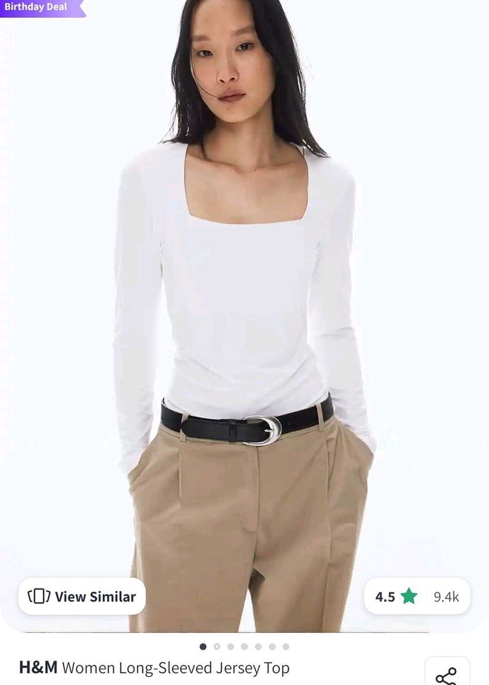 Brand new white top (never worn). Selling it 🤍