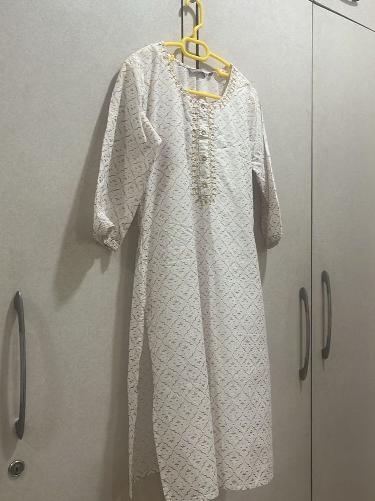 100% cotton Elegant White &amp; Gold Printed Kurta