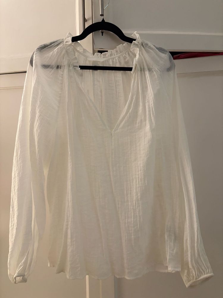 H&amp;M White Ruffled V-Neck Long Sleeve Blouse