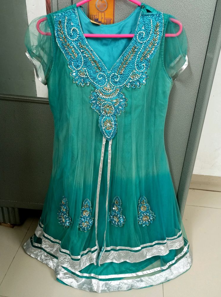 Beautiful 😍 Net Gown With Baloon Astin In ₹299