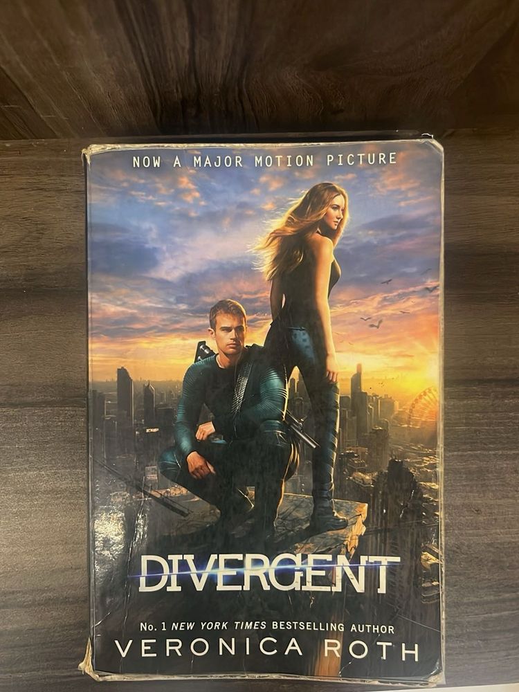 Divergent by Veronica Roth