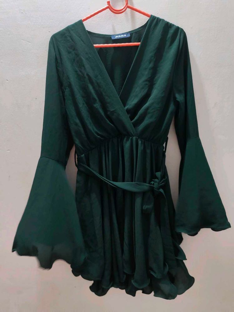 Elegant Green Bell Sleeve Mini Dress