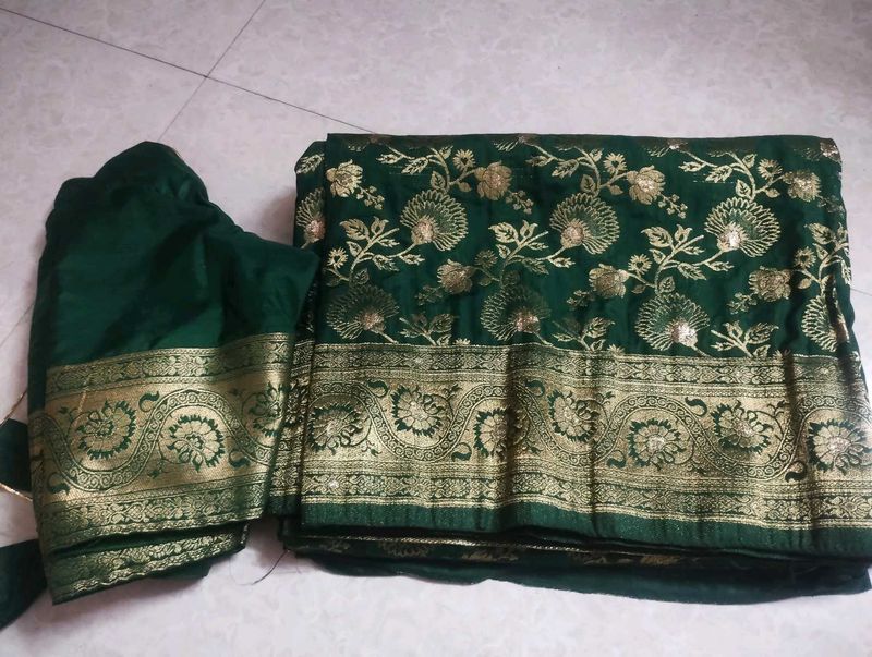 Green dola Silk Saree with Gold Border