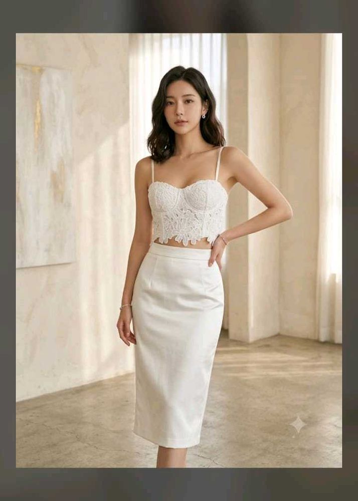 Elegant White Lace Corset .