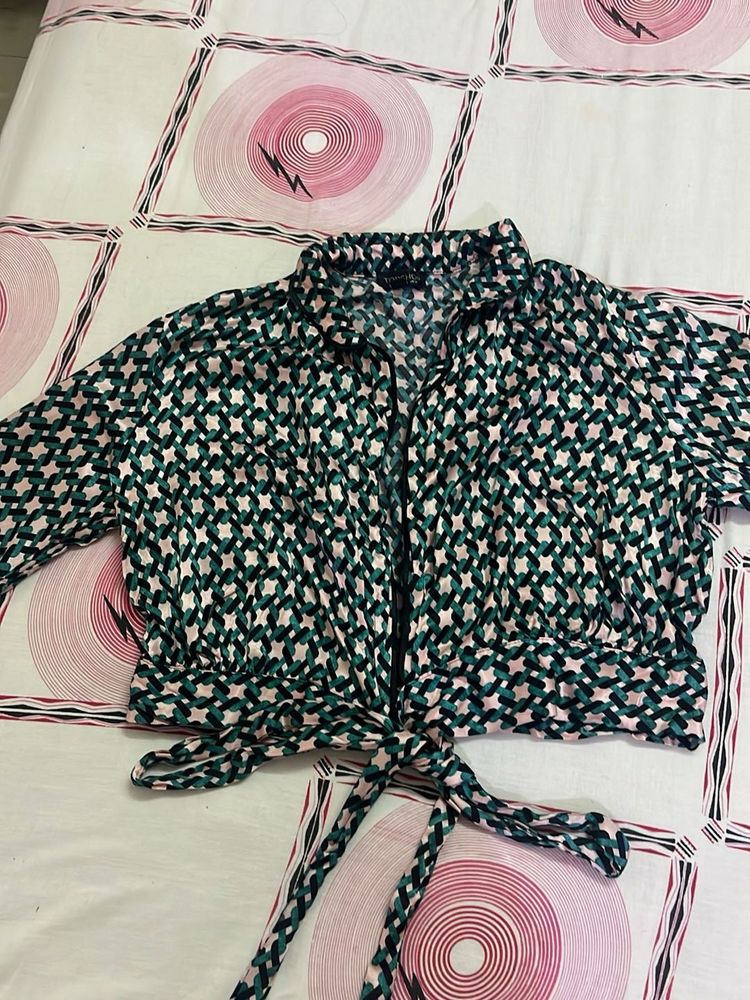 Stylish Geometric Print Tie-Front Crop Top