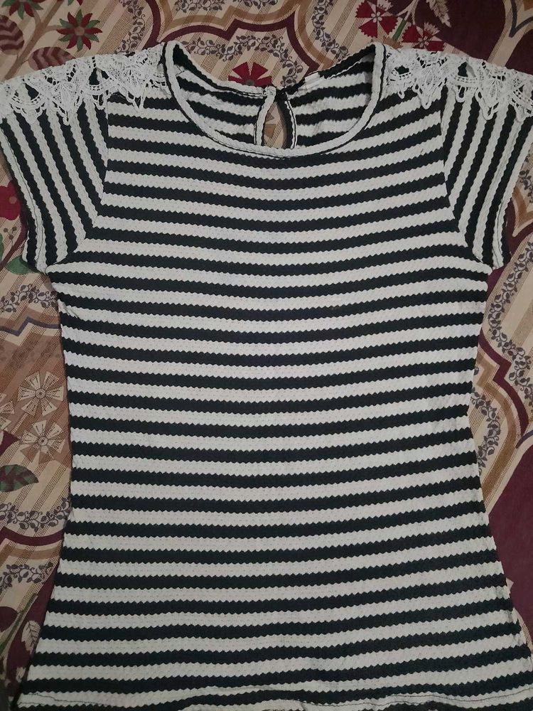 Striped Lace Shoulder Top🖤