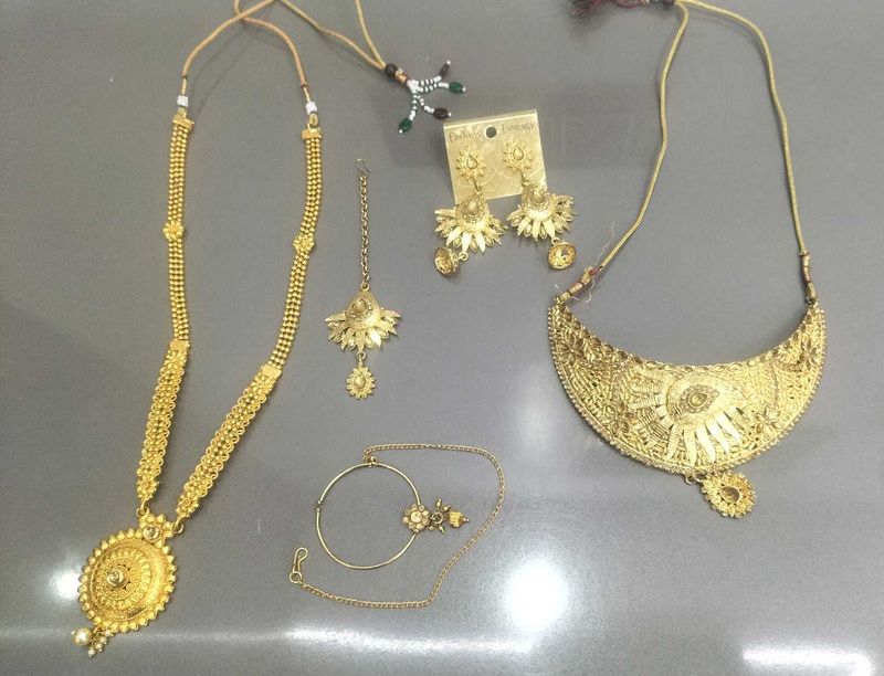 Elegant Gold-Tone Jewelry Set
