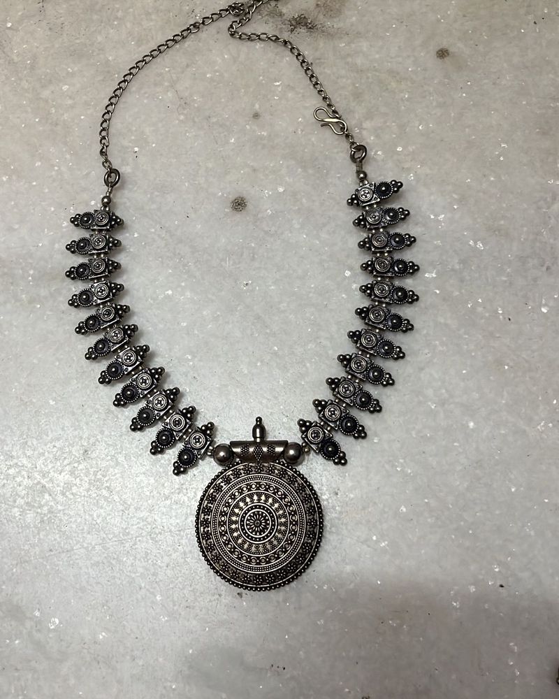 Oxidized neckline