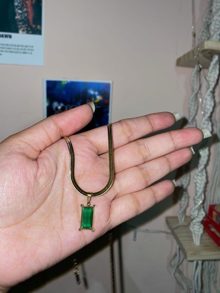Emerald anti tarnish Pendant Necklace