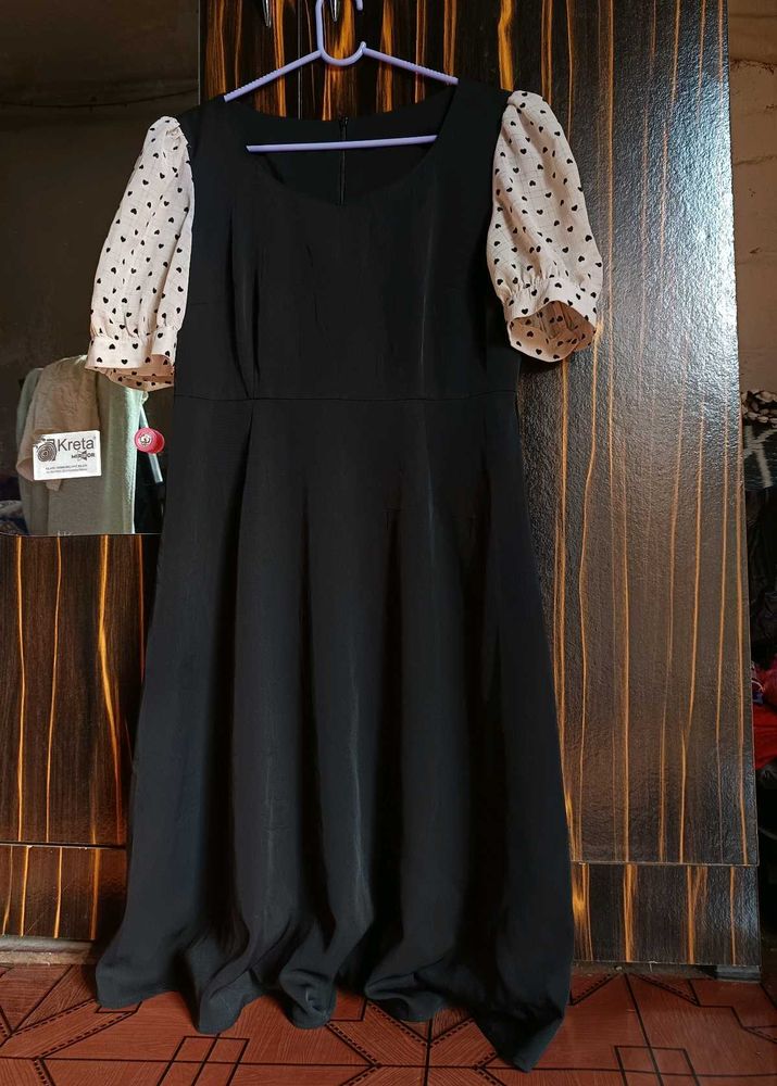 Chic Black Dress with Heart Print Sleeves