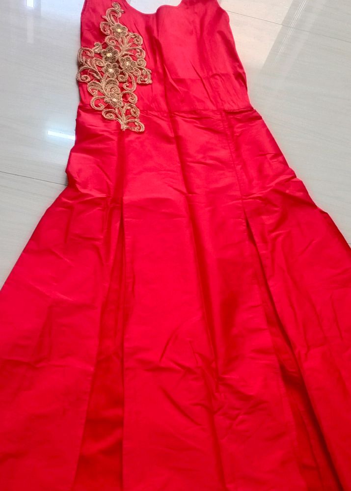 5)Rayon Straight Gown (Red Color)