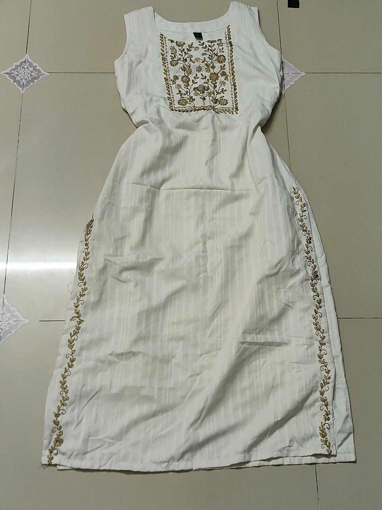 Elegant White Embroidered Kurta