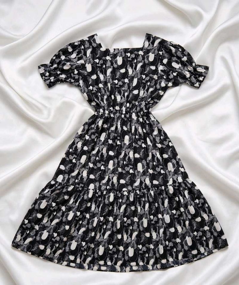 Chic Black &amp; White Print Tiered Dress
