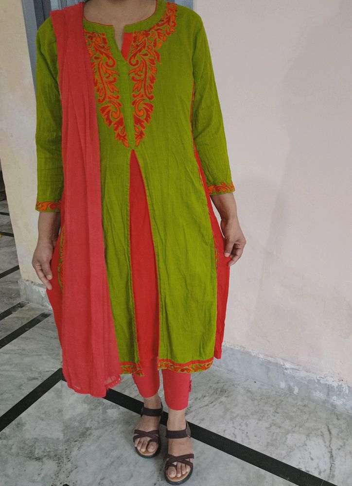 Beutiful Embroidery Slits Kurti With Pant And Dupp