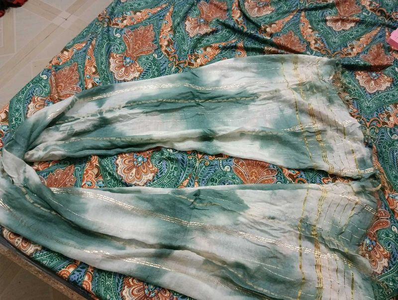 Tie-Dye Dupatta with Gold Stripes
