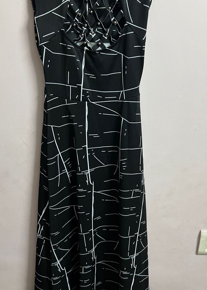 Chic Black &amp; White Geometric Print Dress