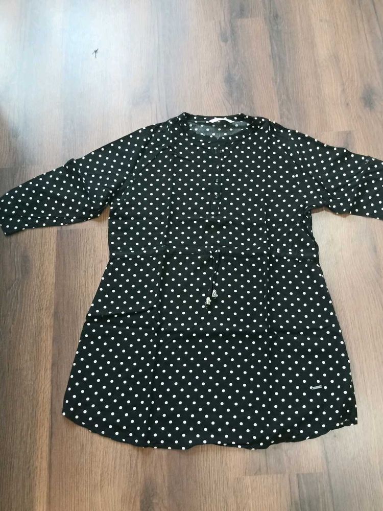Chic Black &amp; White Polka Dot Top