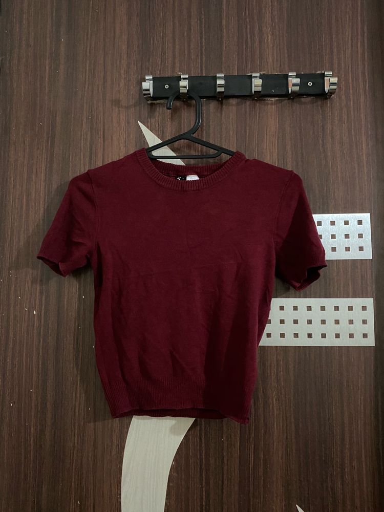 H&amp;M Maroon Short Sleeve Cropped Top