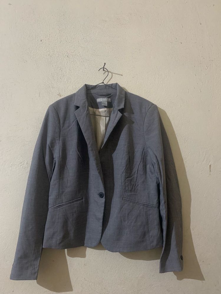 Gray single-breasted blazer