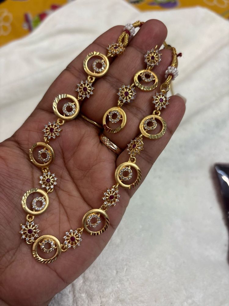 Elegant Gold Tone Necklace with Gemstones