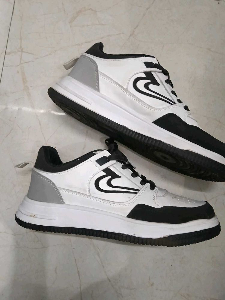 Stylish White &amp; Black Sneakers 9 no.