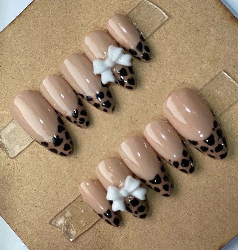 Cute Bow &amp; Leopard Print Press-On Nails