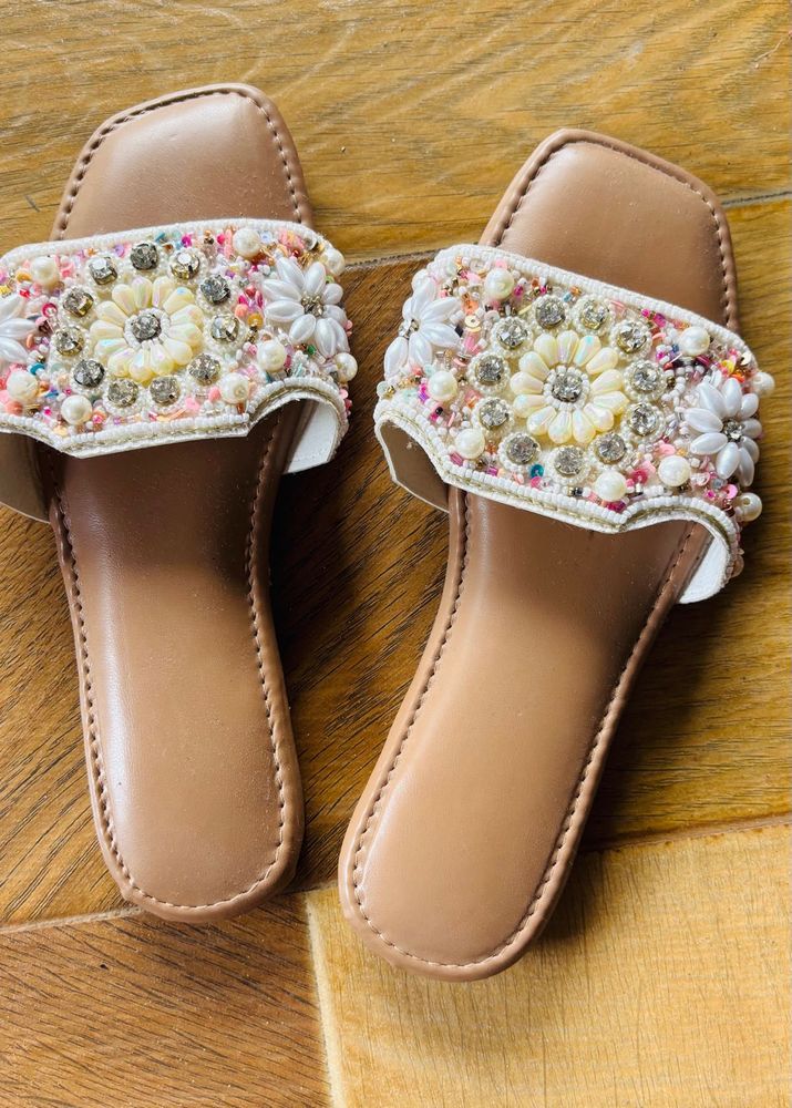 Embellished Floral Flat Sandals