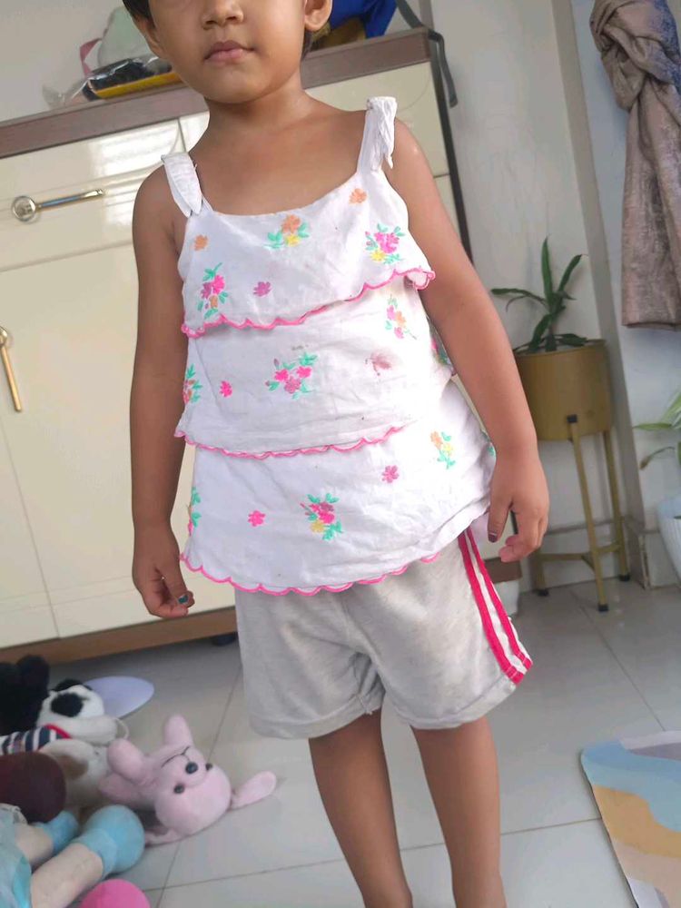 Cute Floral Tiered Top &amp; Shorts Set