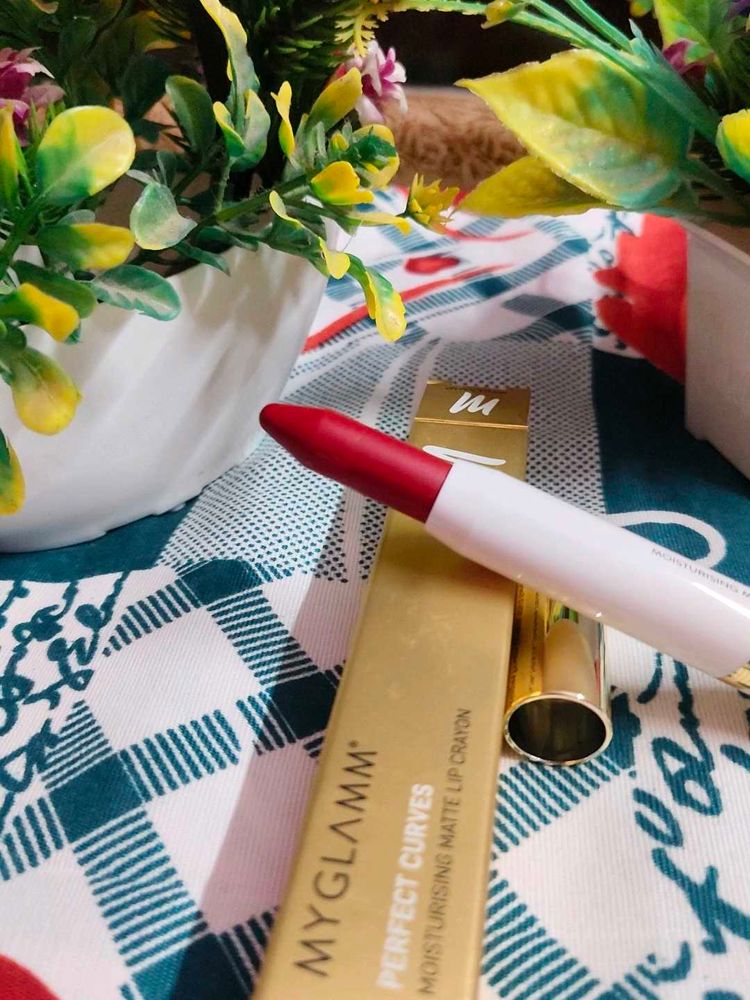 MyGlamm Perfect Curves Matte Lip Crayon-Siren (Red