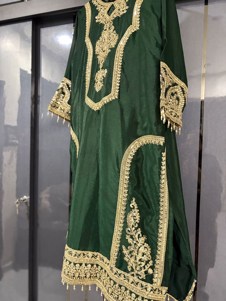 Elegant Emerald Green Embroidered Kurta