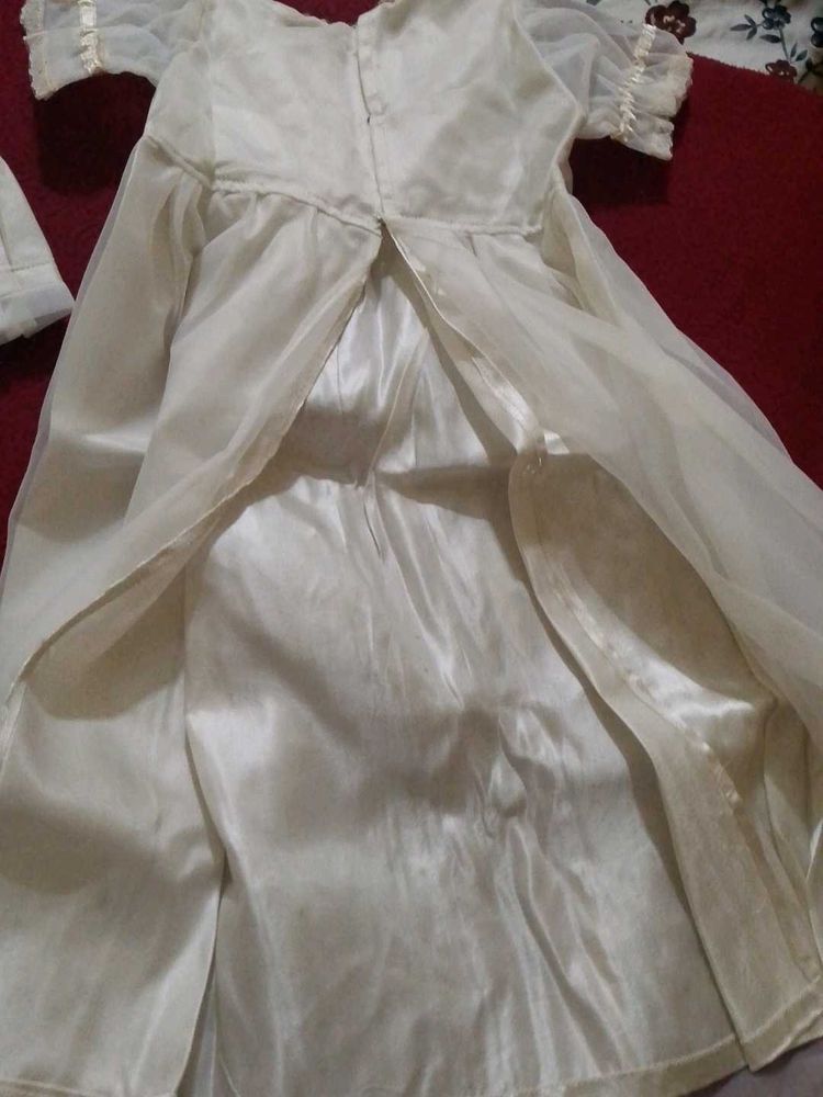 New born Baby Girls  Gown &amp; Bonnet Set
