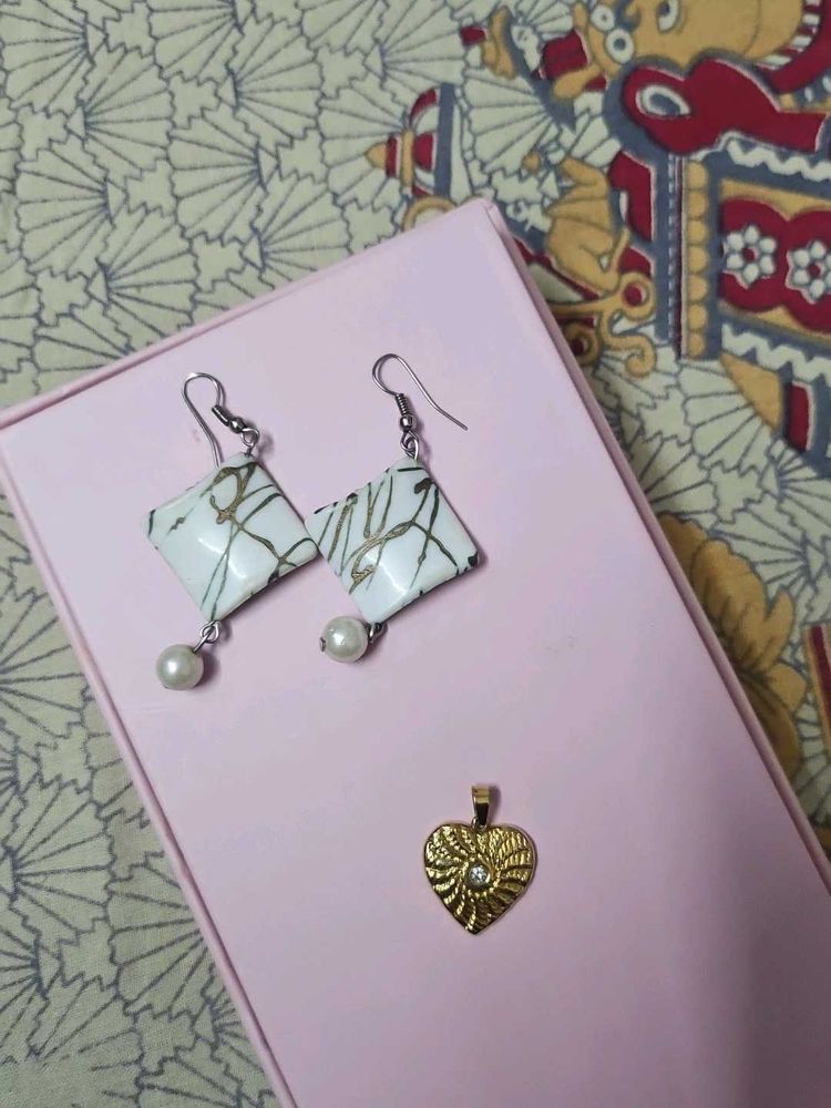 Elegant Earring &amp; Pendant Set