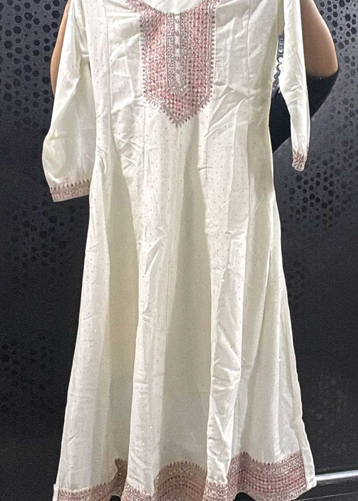 Elegant White Kurta with Embellished Neckline