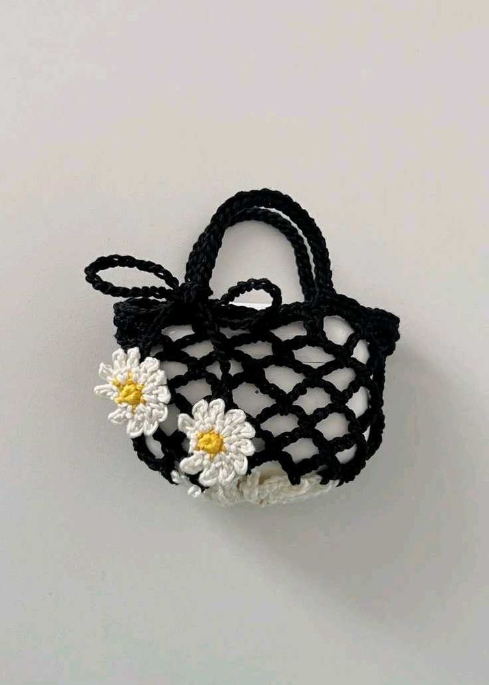 Crochet Bag with Daisy Appliques