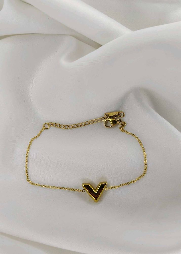 Gold 'V' Bracelet