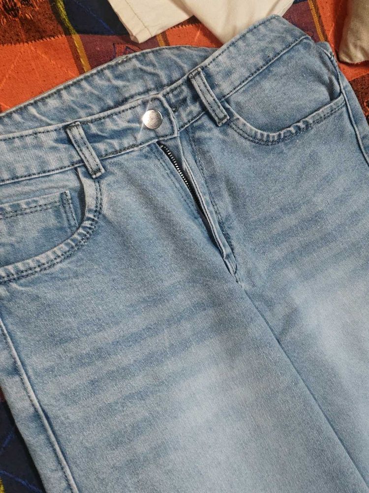 Lighh wash wide legJeans