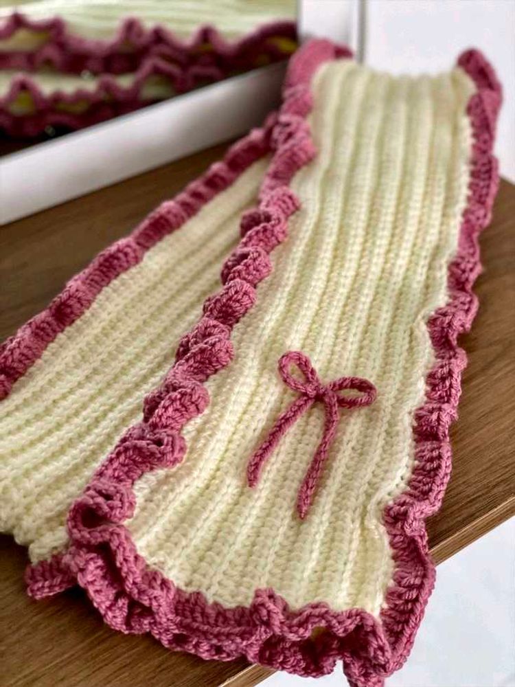 Handmade crochet bow  Scarf 🧣 🌷