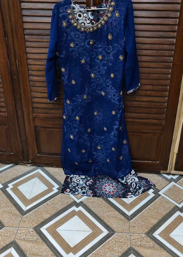 Elegant Blue Kurta Set with Intricate Embellishmen