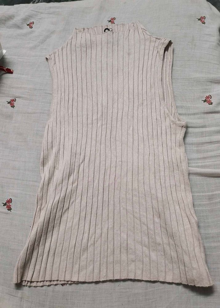 Ribbed Mock Neck Sleeveless Top