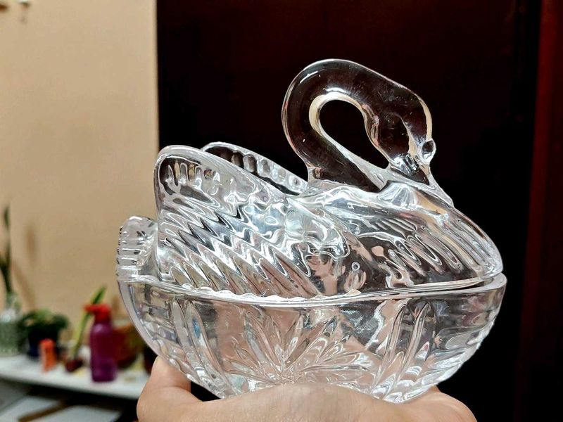 Swan Glass Box