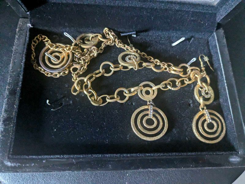 Chic Gold Circle Pendant Necklace &amp; Earrings Set