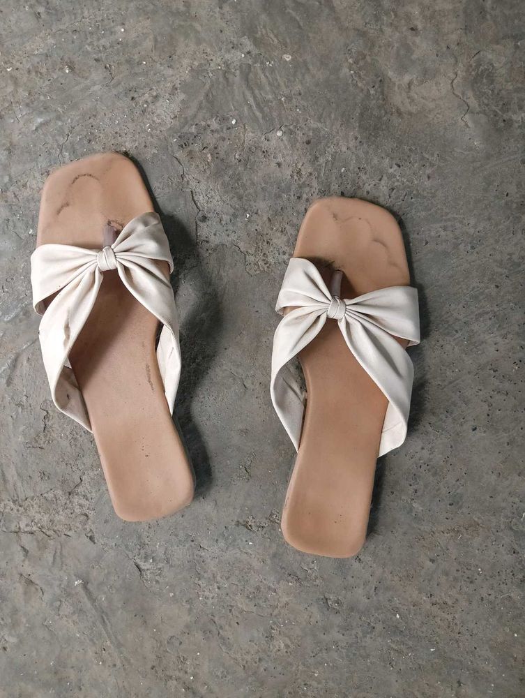 Bow Detail Slip-On Flats