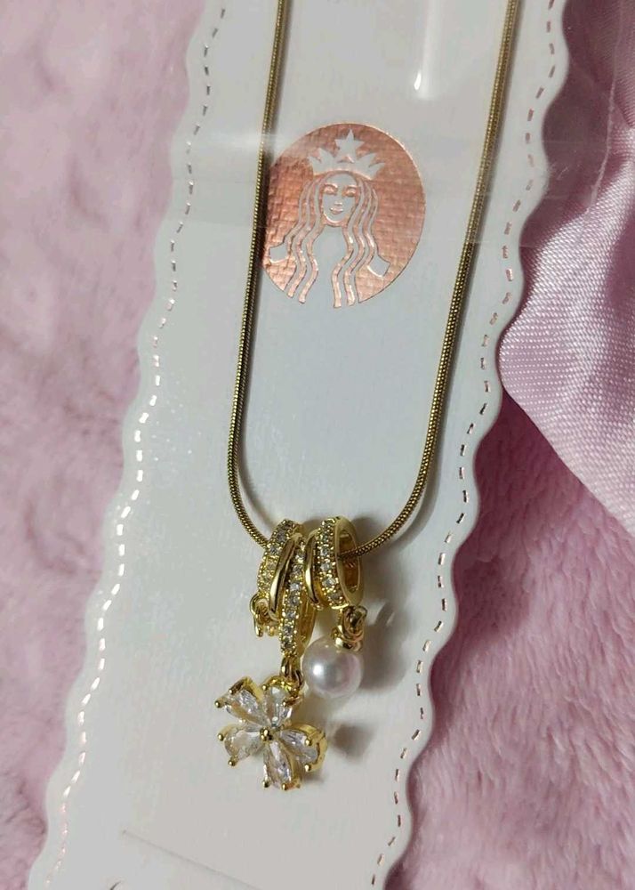 Charming Flower Pendant Necklace