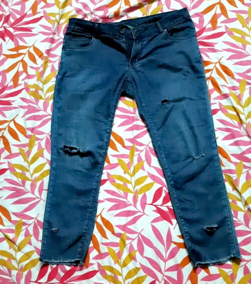 Damage/ripped/distressed Jeans